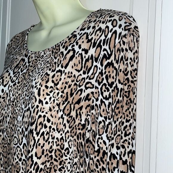 Chico’s “The Ultimate Tee” leopard print long sleeved T-shirt - Picture 4 of 9